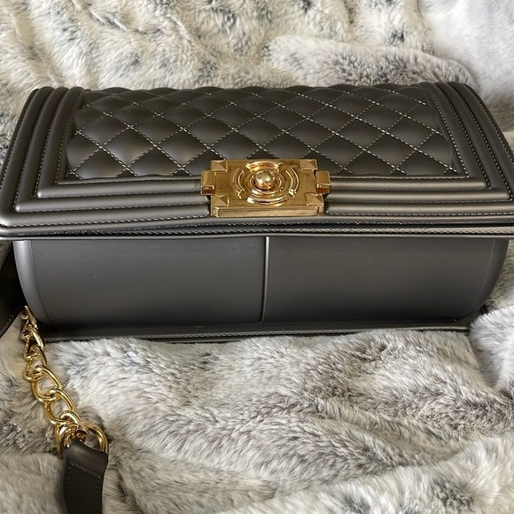 Silver Gray Quilted Box Purse with Gold Pinch Closure & Adjustable Chain - Picture 7 of 13